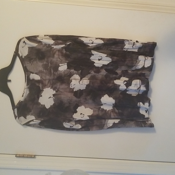 Simply Vera, Vera Wang top. - Picture 5 of 9